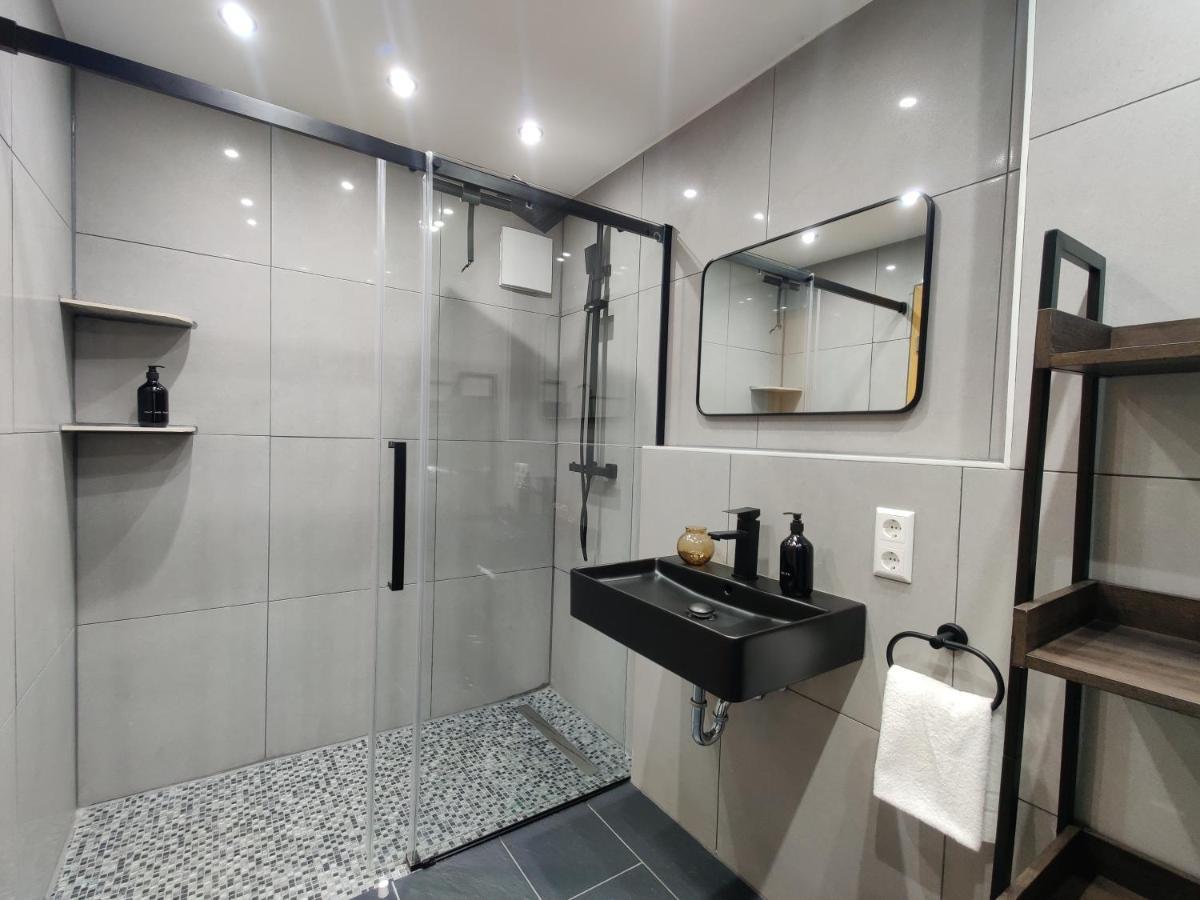 85qm, 4 Bedroom, Parking, King-bed, Wifi, Netflix Apartment