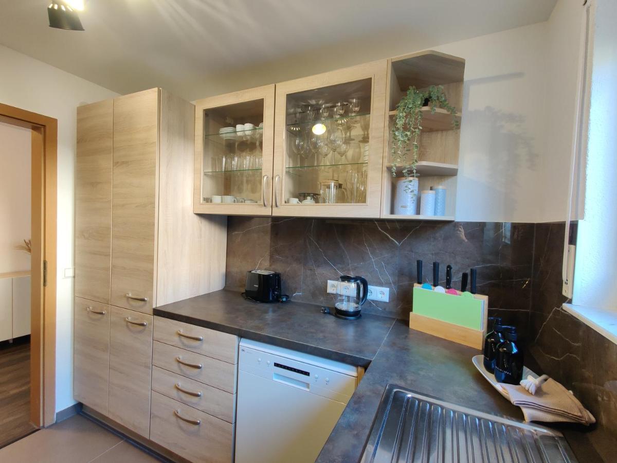 85qm, 4 Bedroom, Parking, King-bed, Wifi, Netflix *