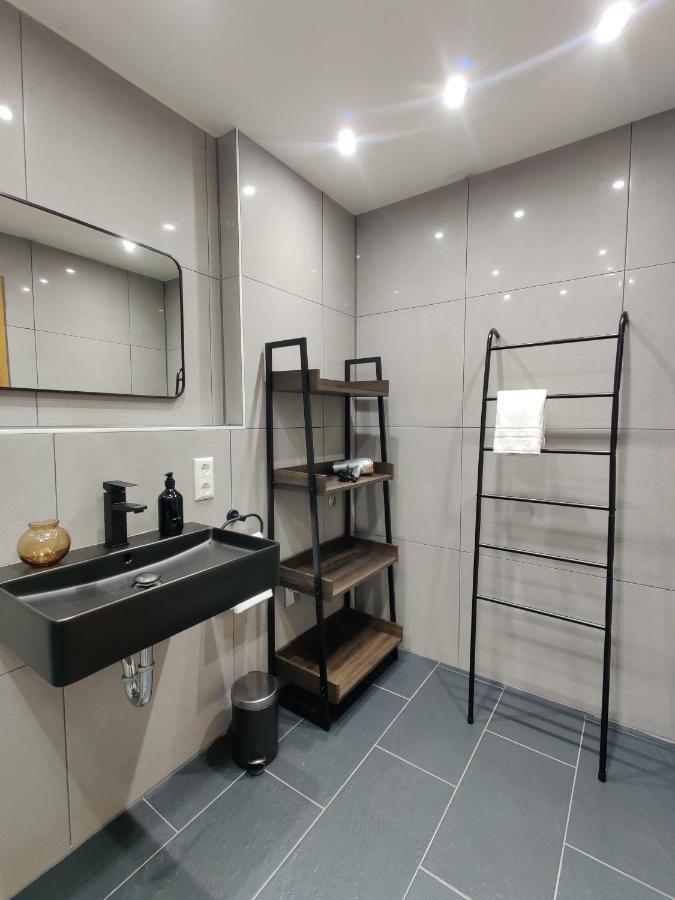 85qm, 4 Bedroom, Parking, King-bed, Wifi, Netflix