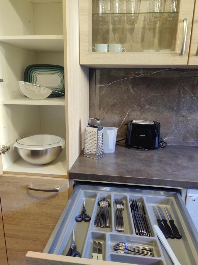 85qm, 4 Bedroom, Parking, King-bed, Wifi, Netflix Apartment