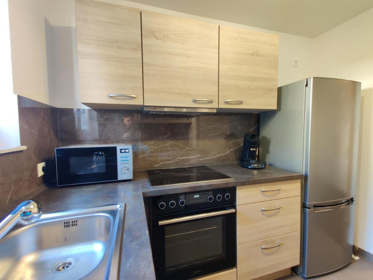 85qm, 4 Bedroom, Parking, King-bed, Wifi, Netflix Apartment *